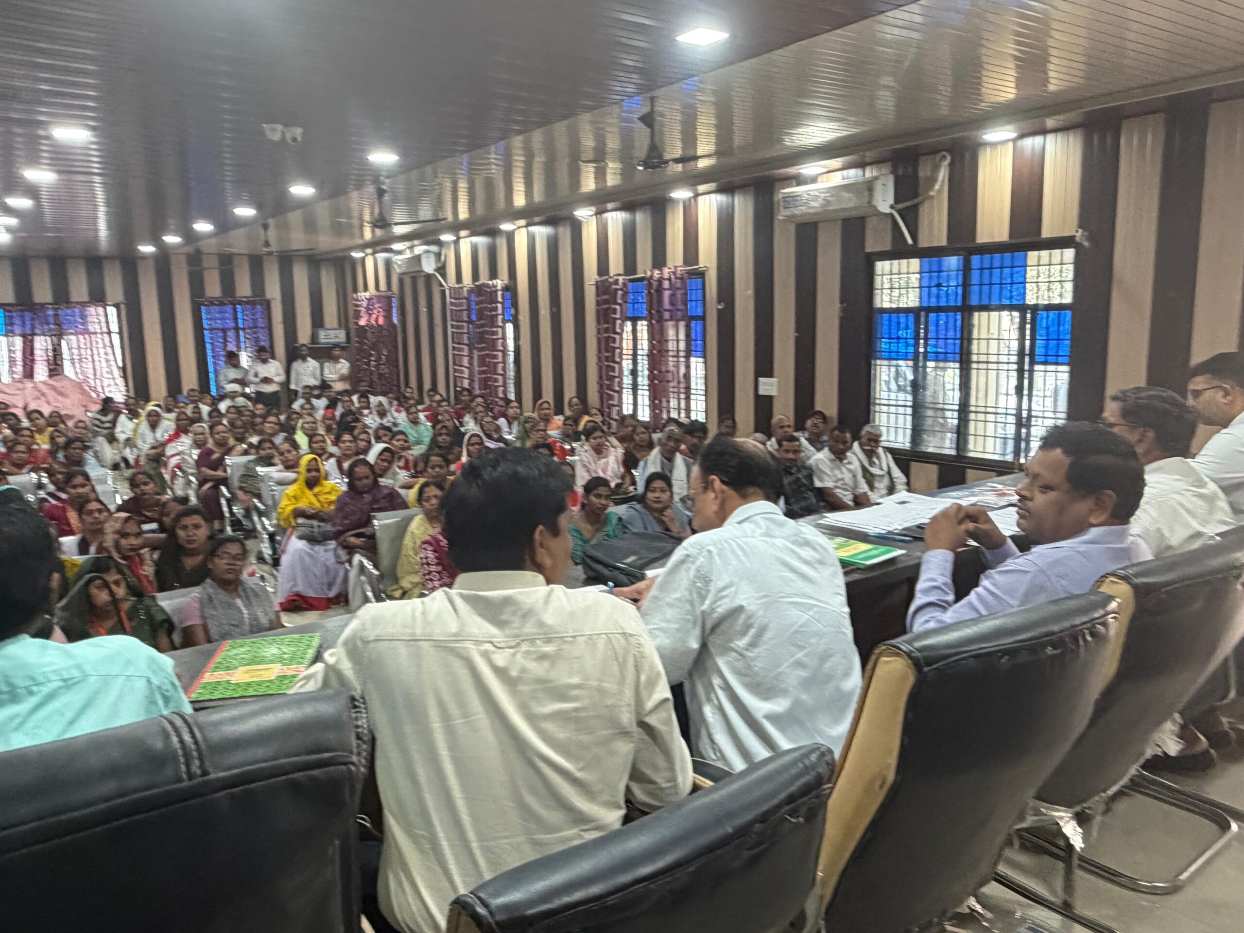 आयुष्मान कार्ड बनाने के लिए अधिकारियों और कर्मियों को दिया गया विशेष प्रशिक्षण