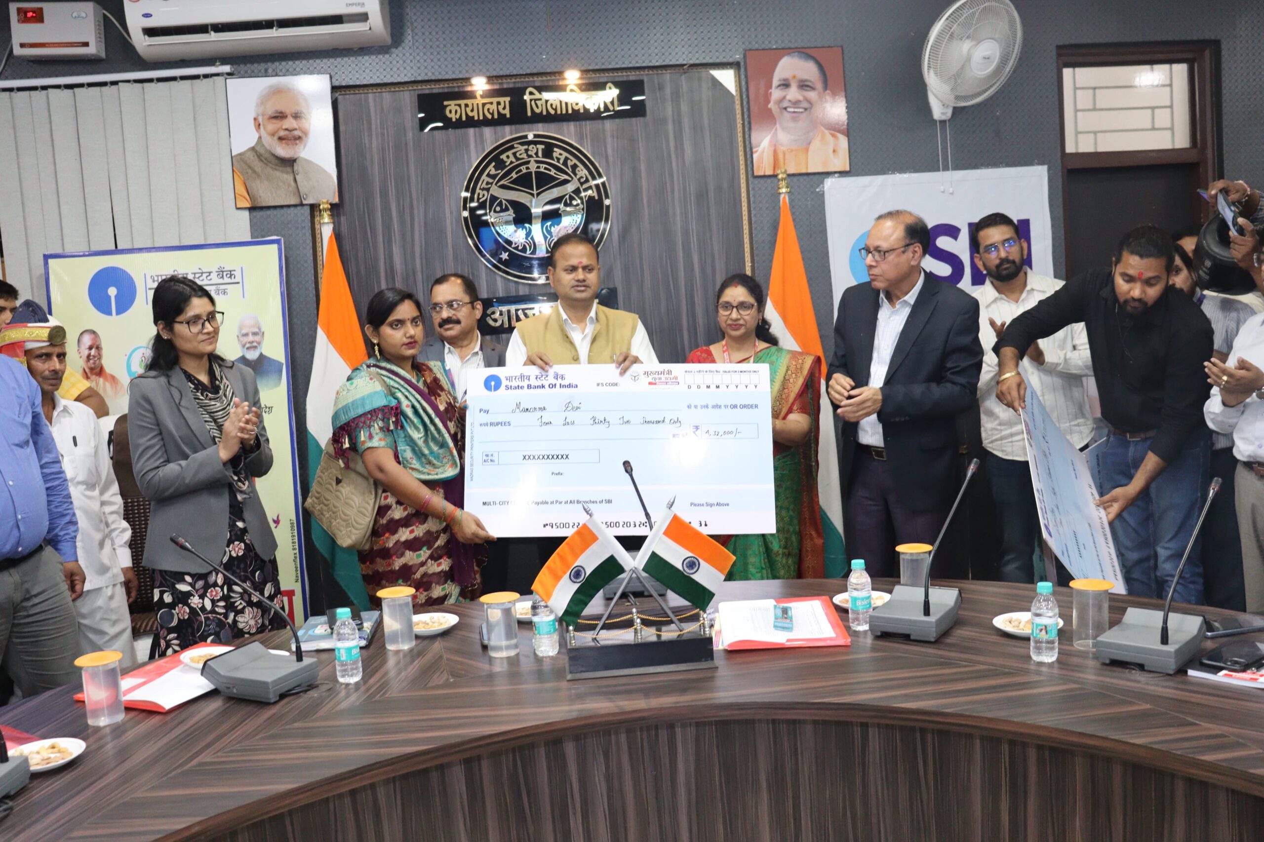 आजमगढ़ मेगा क्रेडिट कैम्प में युवाओं को मिले 82 करोड़ के ऋण, 180 से अधिक उद्यमी लाभान्वित